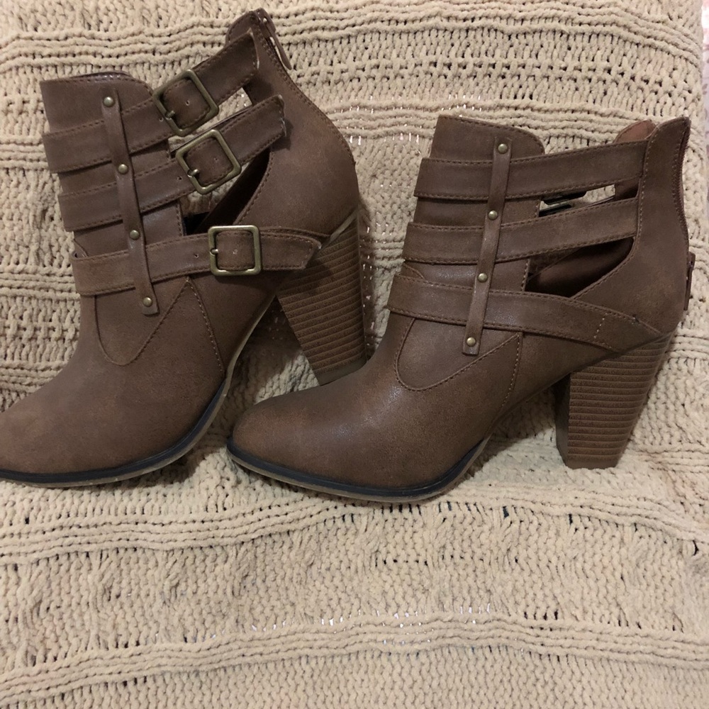 Lady’s ankle boots
